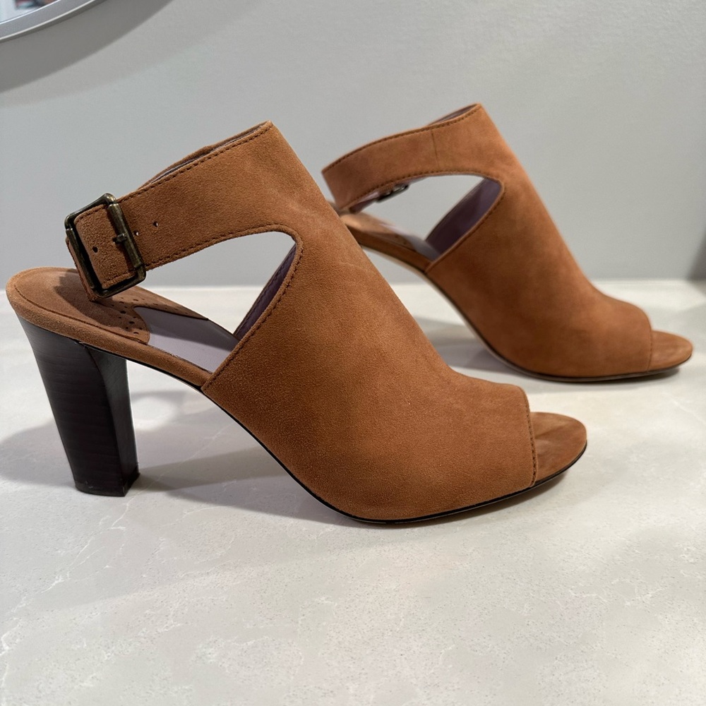 Johnston and Murphy Brown Suede Women’s Heeled Sandals.  Size 10